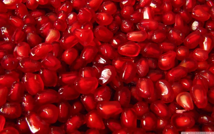 bunch of pomegranate pulp fruit food red macro and drink 2k
