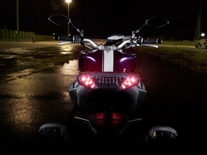 bike bokeh lights motorbike mt 09 yamaha 2k