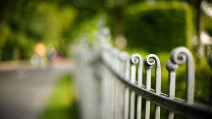 fence depth of field bokeh 2k
