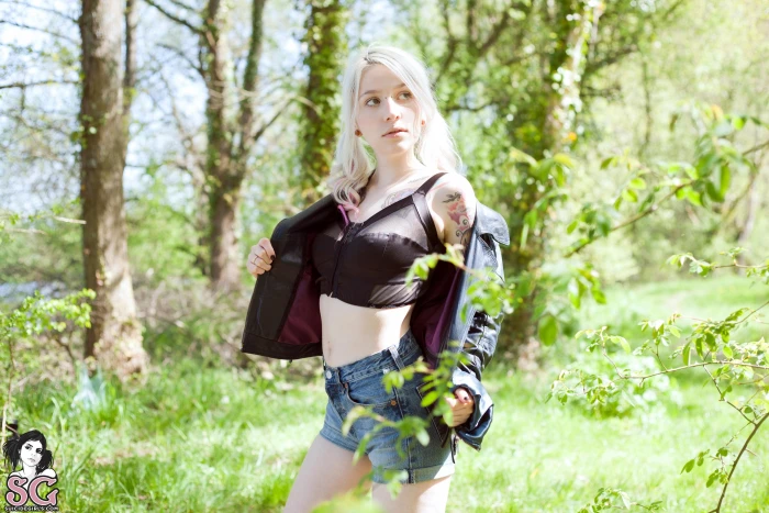 Marlene Suicide women model dyed hair outdoors forest 2k