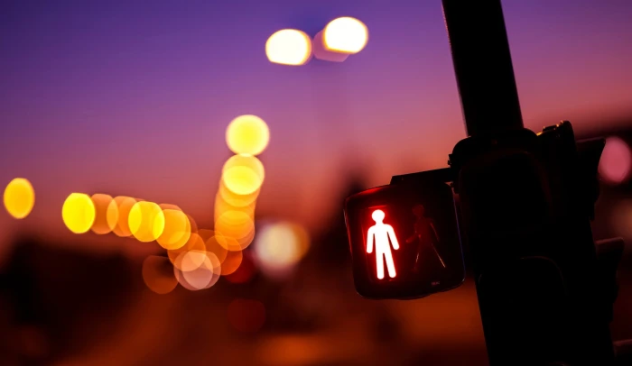 red traffic light lights signs bokeh blurred night 2k