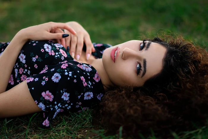 women model brunette curly hair portrait outdoors looking at viewer 2k