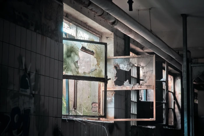 broken windows inside room Lost Old Decay Ruin lost places 2k 4k 5k