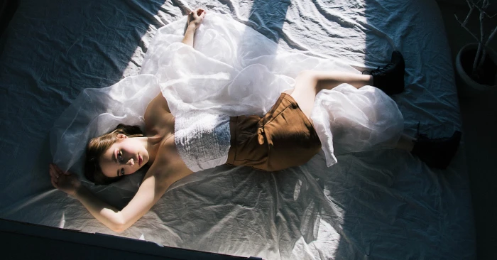 girl dream morning bed mystic beautiful atmosphere mysterious 2k 4k