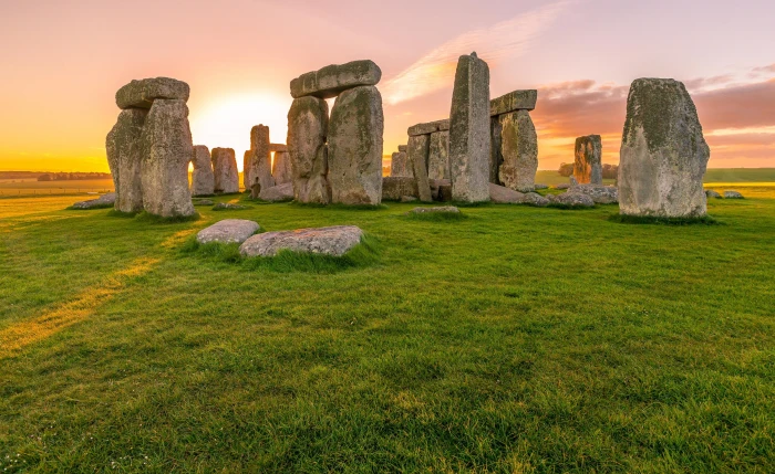 rock formation on green grass lawn sunrise stonehenge ancient 2k