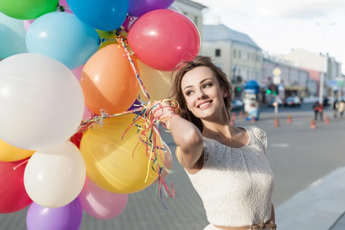 girls smile balloon outdoors hd photography 2k 4k 5k 8k