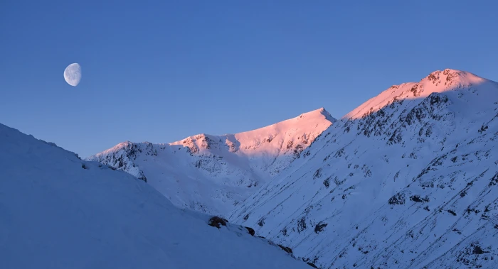 mountain covered with snow Scotland Glencoe Stob Coire Sgreamhach 2k 4k 5k