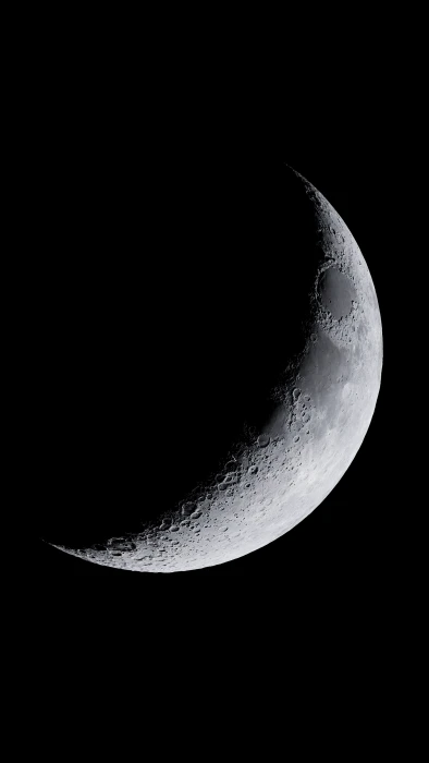 Waning Crescent Moon amoled mobile 2k