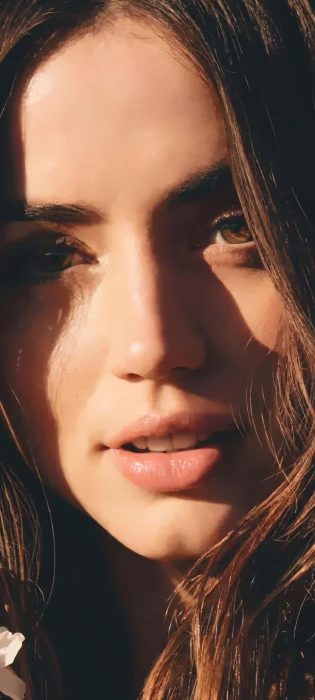 Ana de Armas phone wallpaper 2k