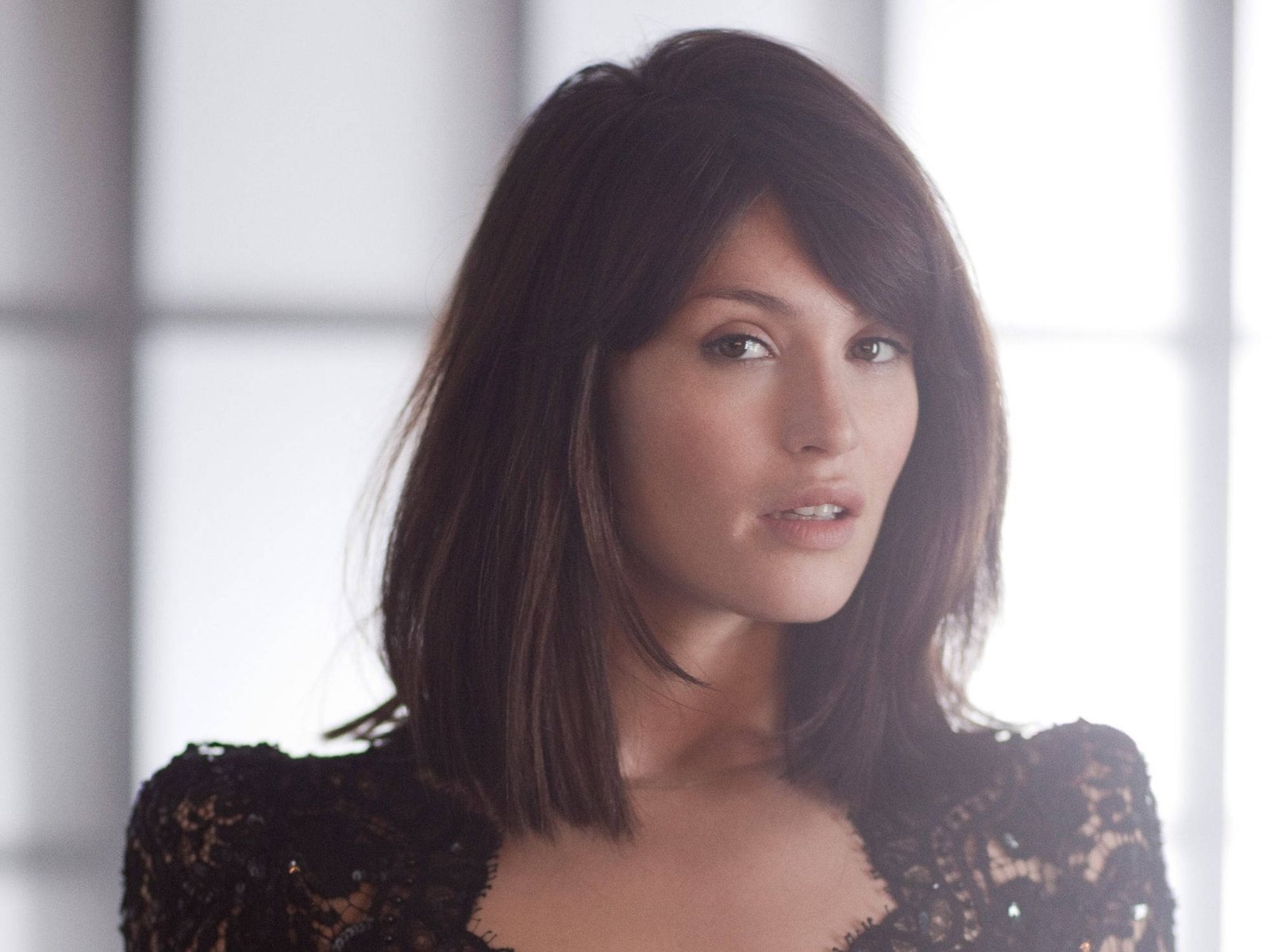 gemma arterton black sequin dress actress hollywood 2k