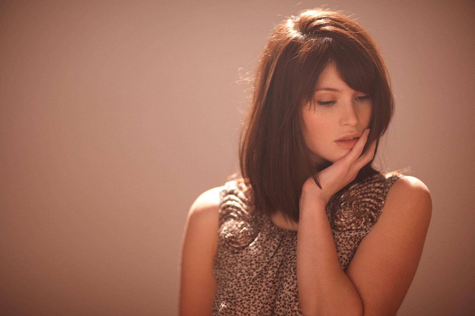 gemma arterton leopard print dress actress hollywood 2k