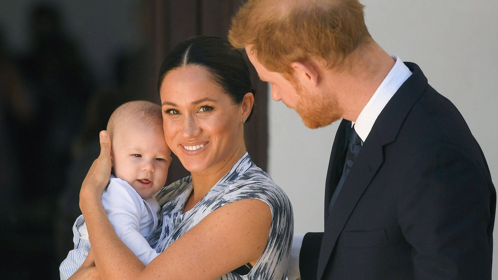 meghan markle holding archie actress hollywood 2k