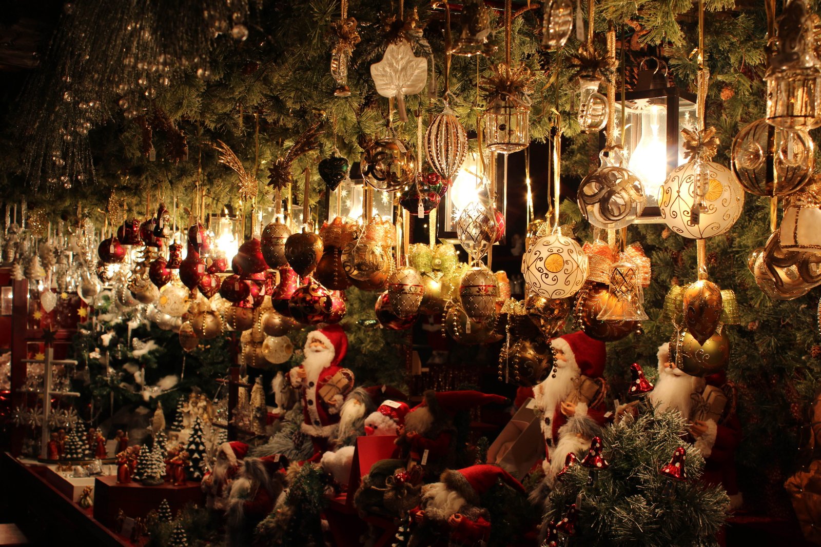 lantern and Santa Claus toy lot christmas market decoration 2k 4k 5k
