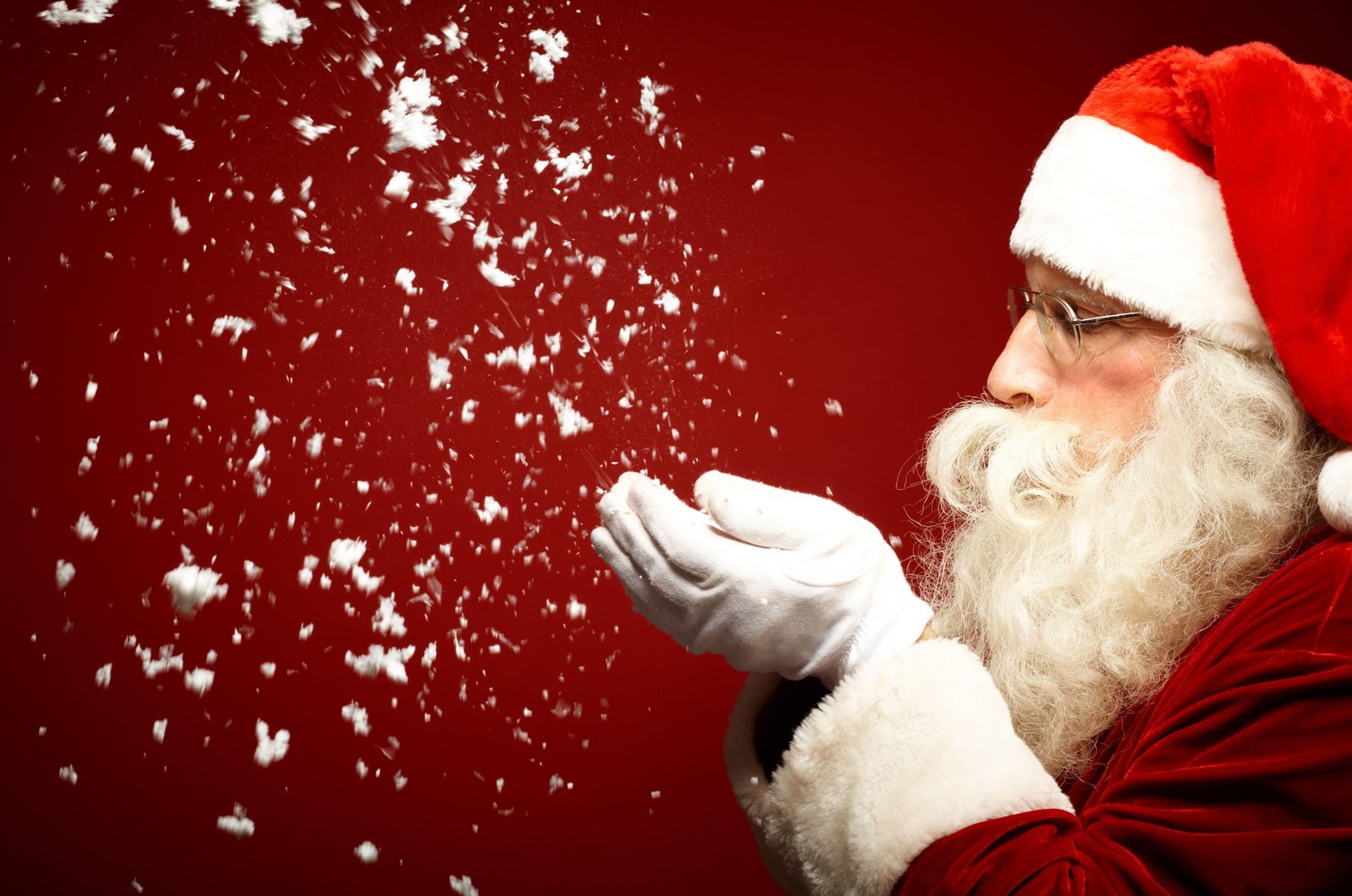 santa claus christmas holiday hands snow 2k 4k 5k