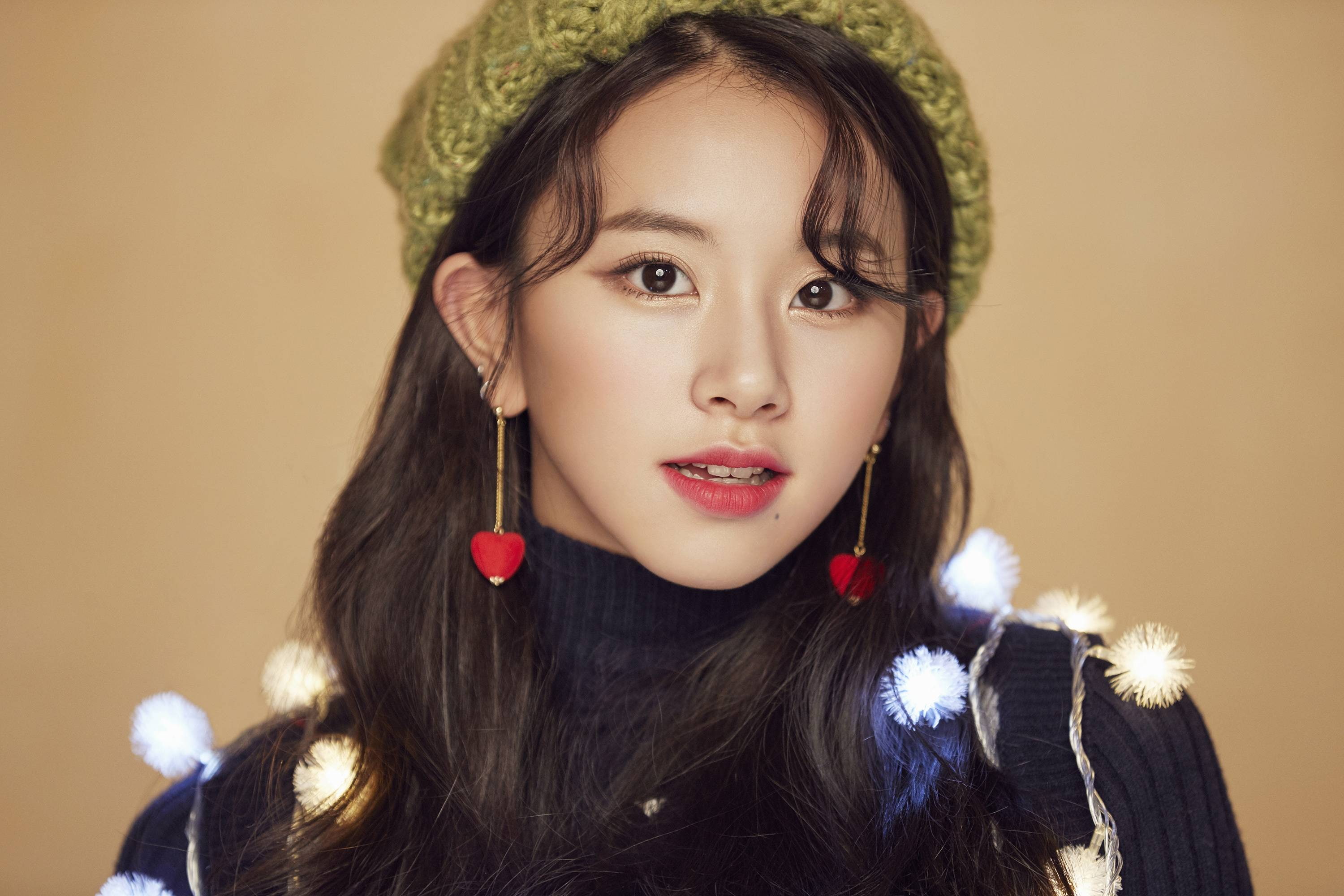 K pop Twice women Asian singer Christmas warm colors 2k