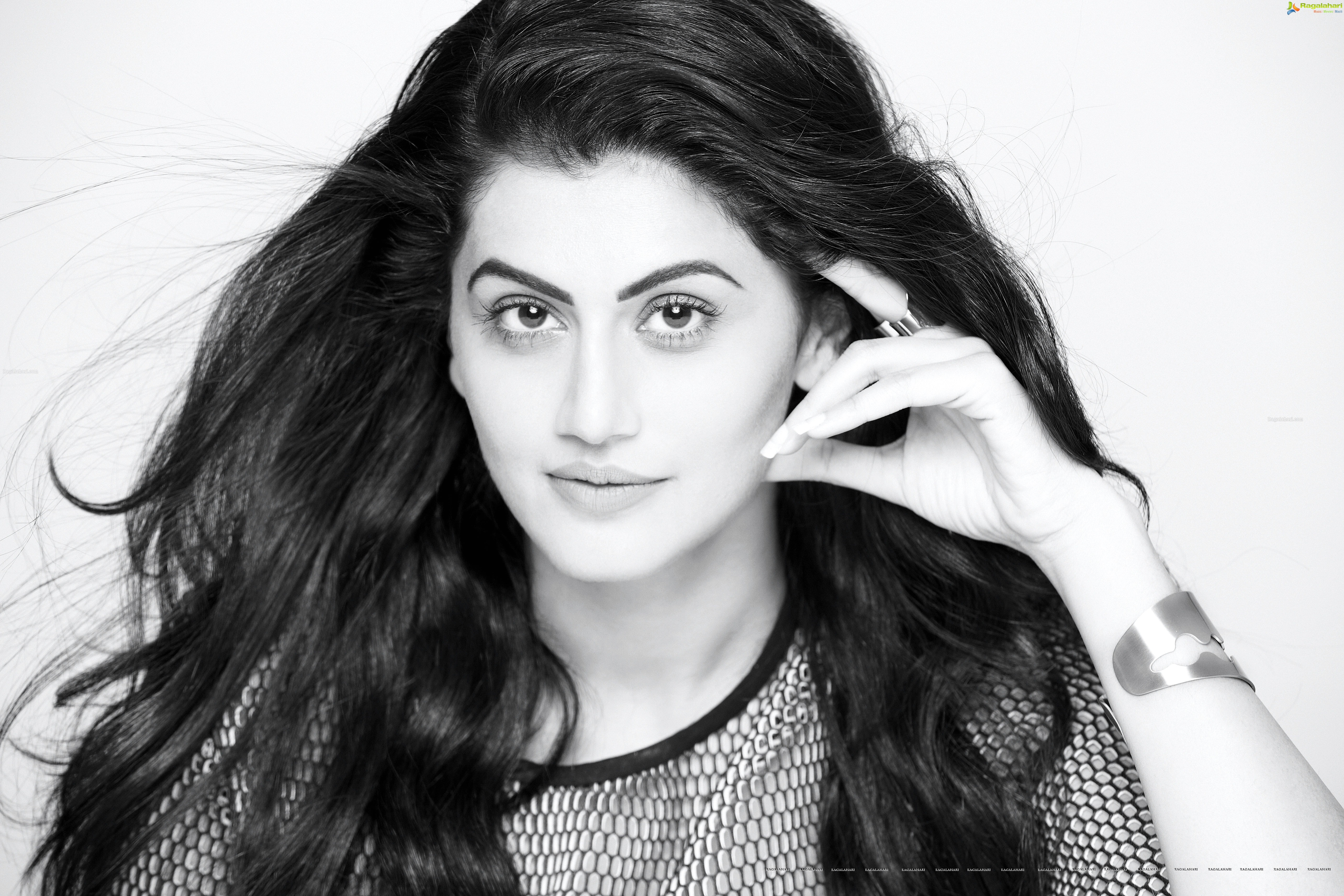 Bollywood Actress Model Taapsee Pannu 2k 4k 5k