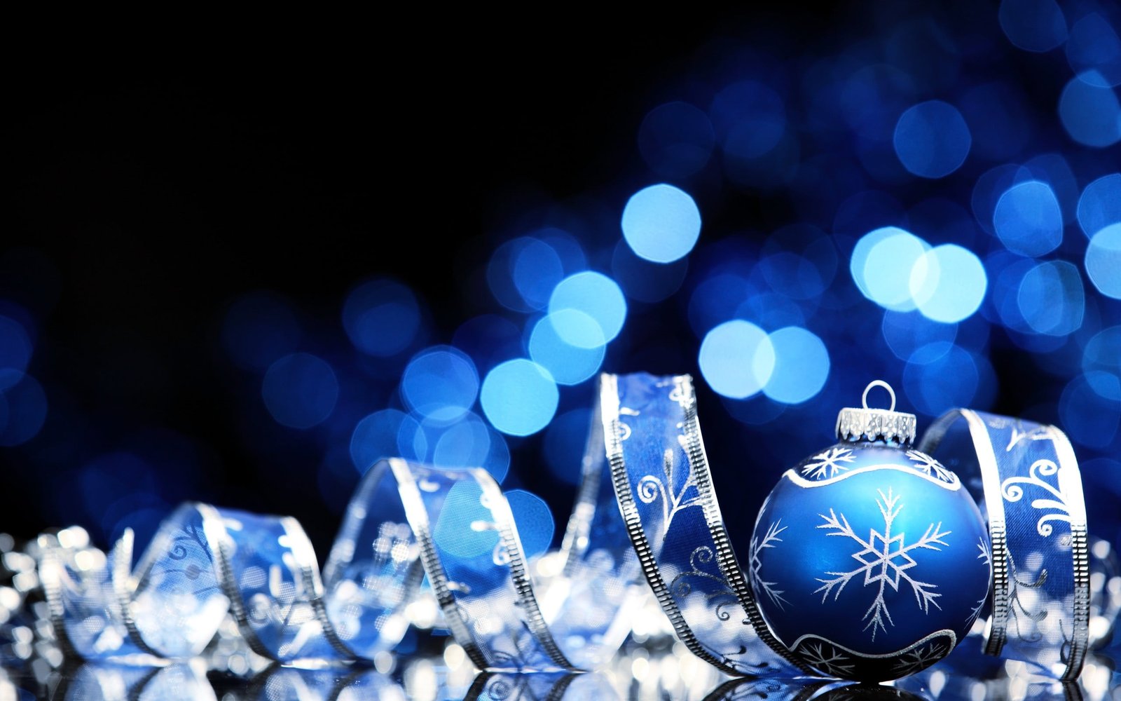 blue and gray ribbon bauble selective focus photography Christmas 2k