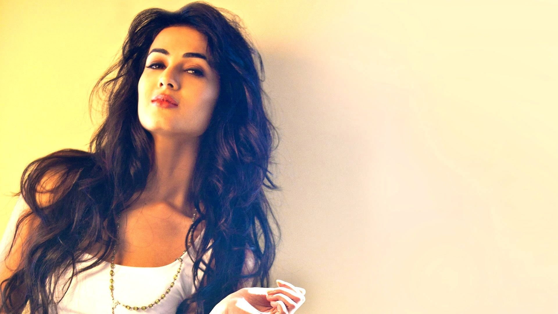 actress babe bollywood chauhan model sonal