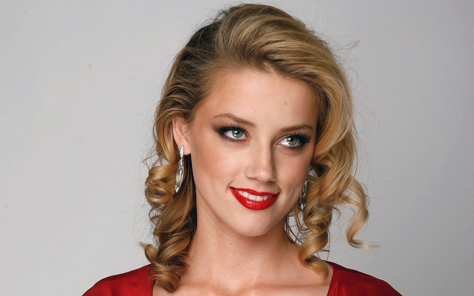 Actresses Amber Heard portrait hair headshot studio shot