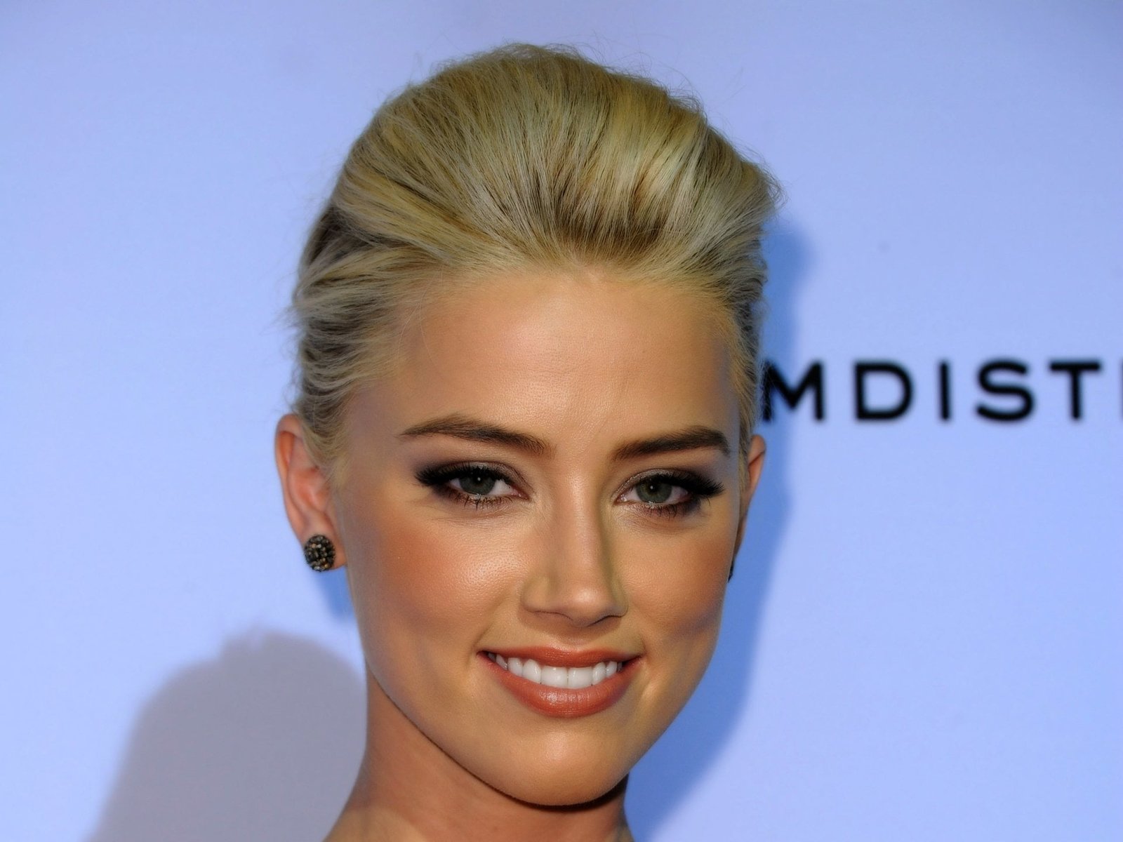Actresses Amber Heard portrait women one person hair blue