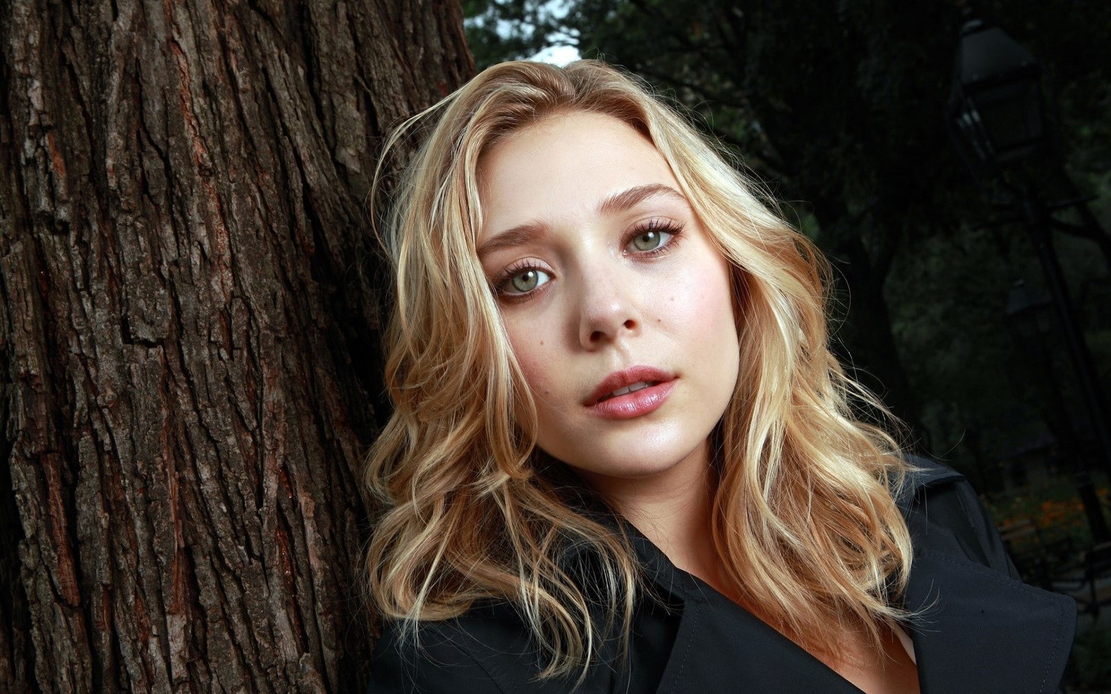 actress Elizabeth Olsen blonde women face green eyes trees