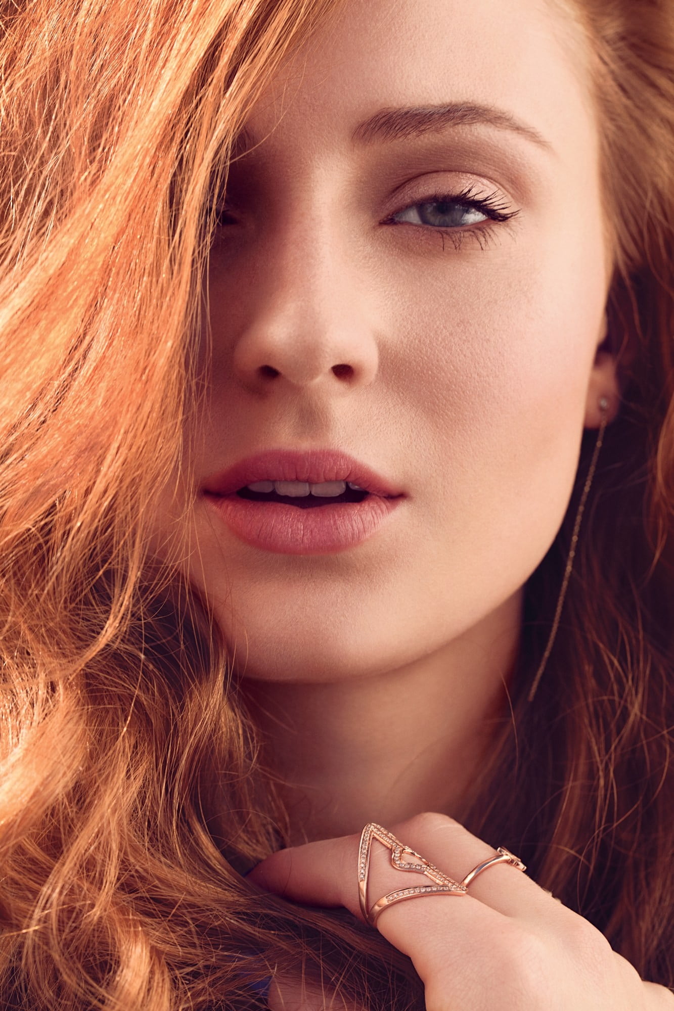 actress women redhead Sophie Turner looking at viewer closeup