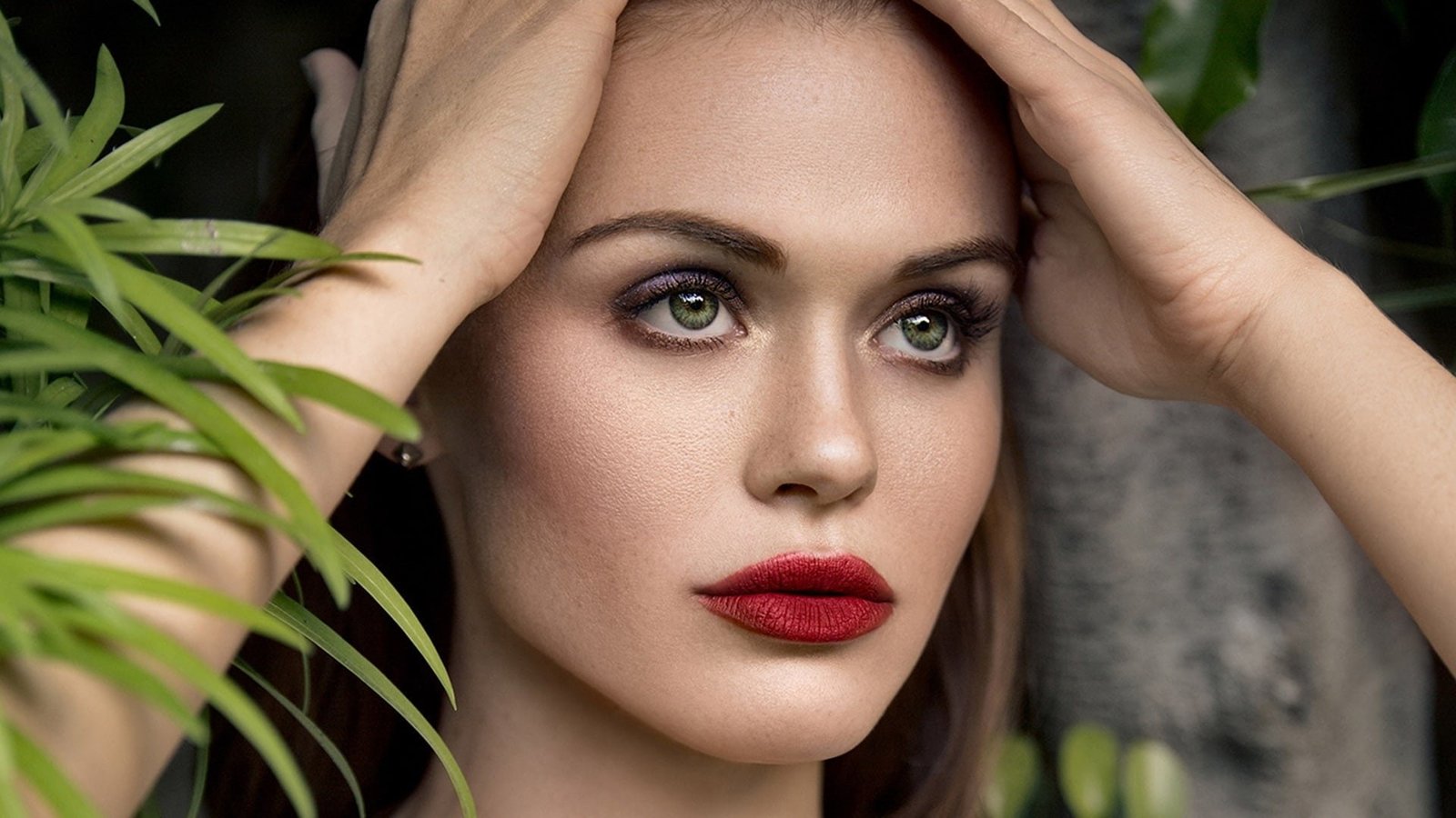 Actresses Holland Roden Face Green Eyes Lipstick