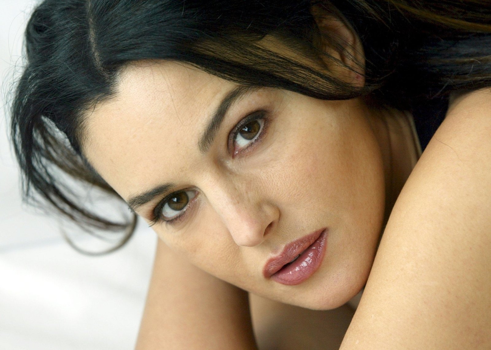 Actresses Monica Bellucci Close Up Face Italian portrait