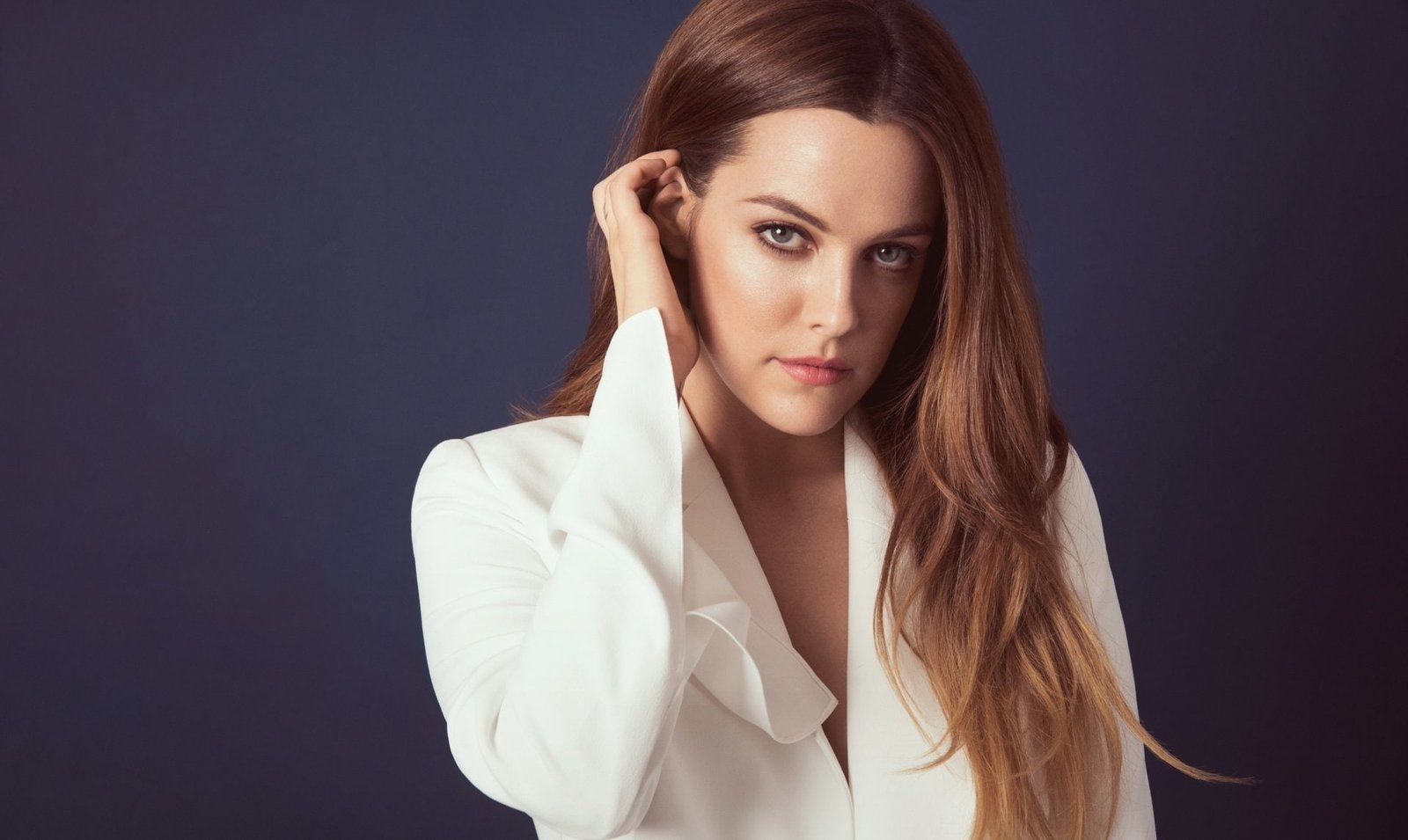Actresses Riley Keough American Brunette