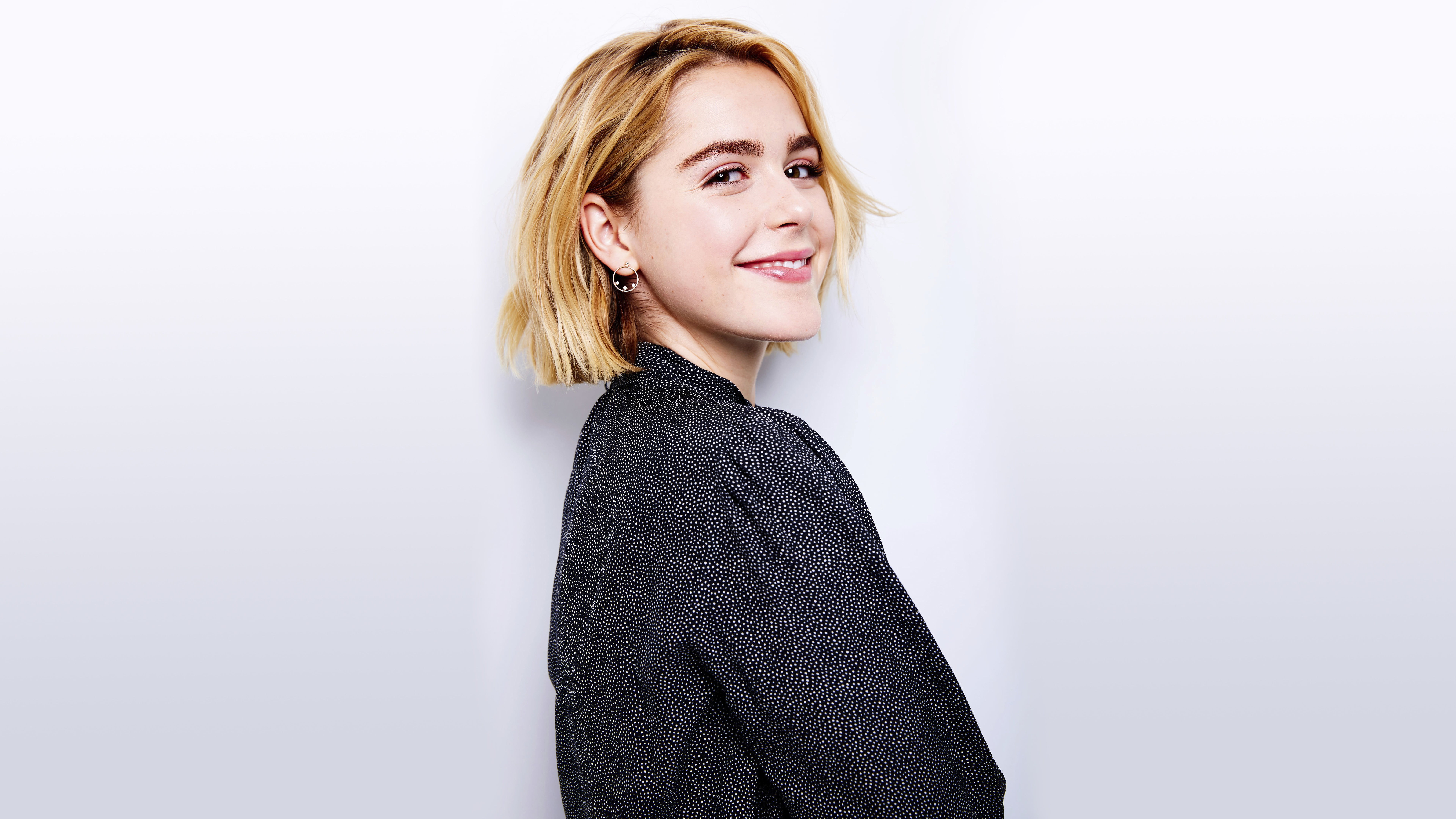 Actresses Kiernan Shipka American Girl Short Hair Smile 2k 4k 5k