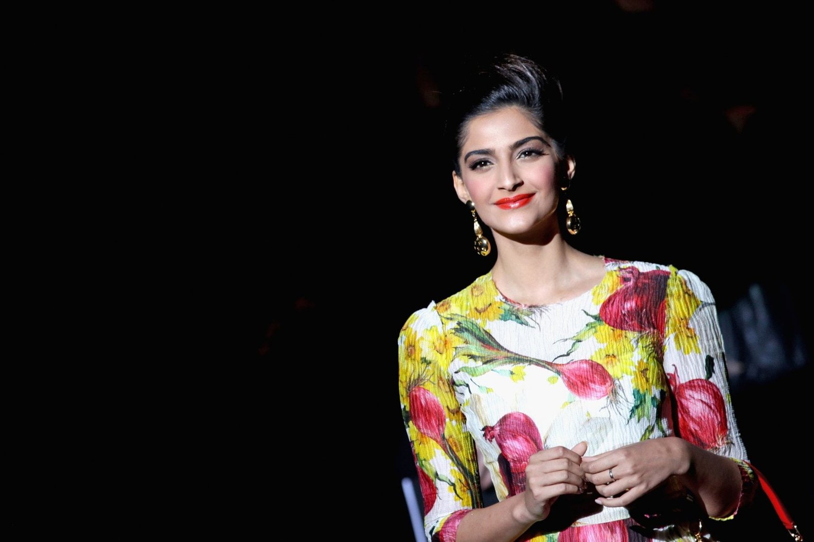 Actresses Sonam Kapoor one person women black background