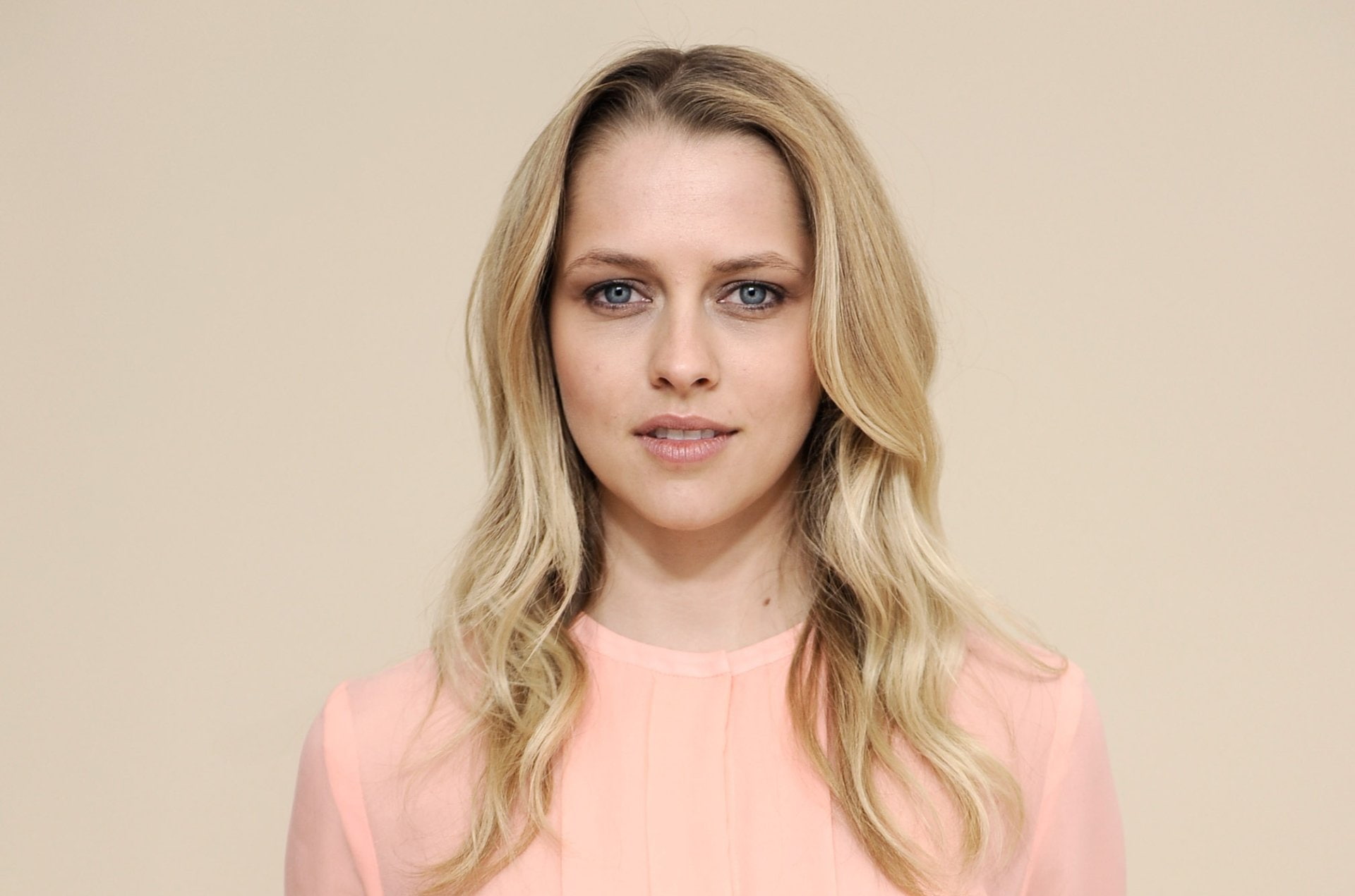Actresses Teresa Palmer Blonde