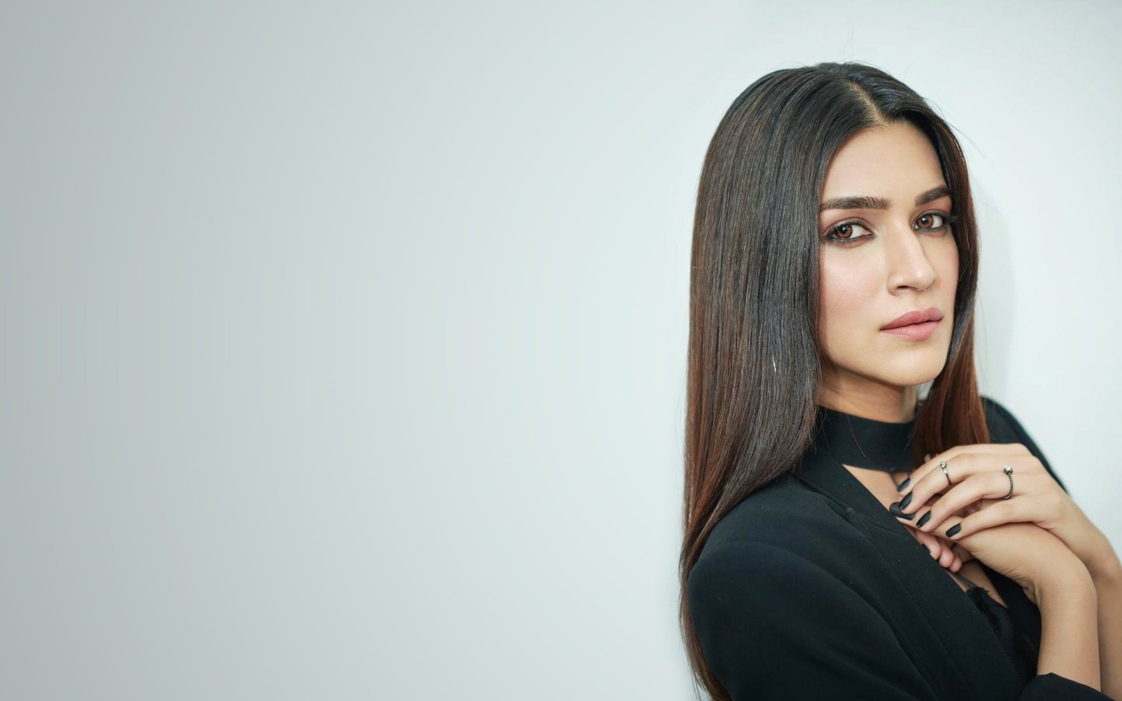 Actresses Kriti Sanon Black Hair Brown Eyes Indian