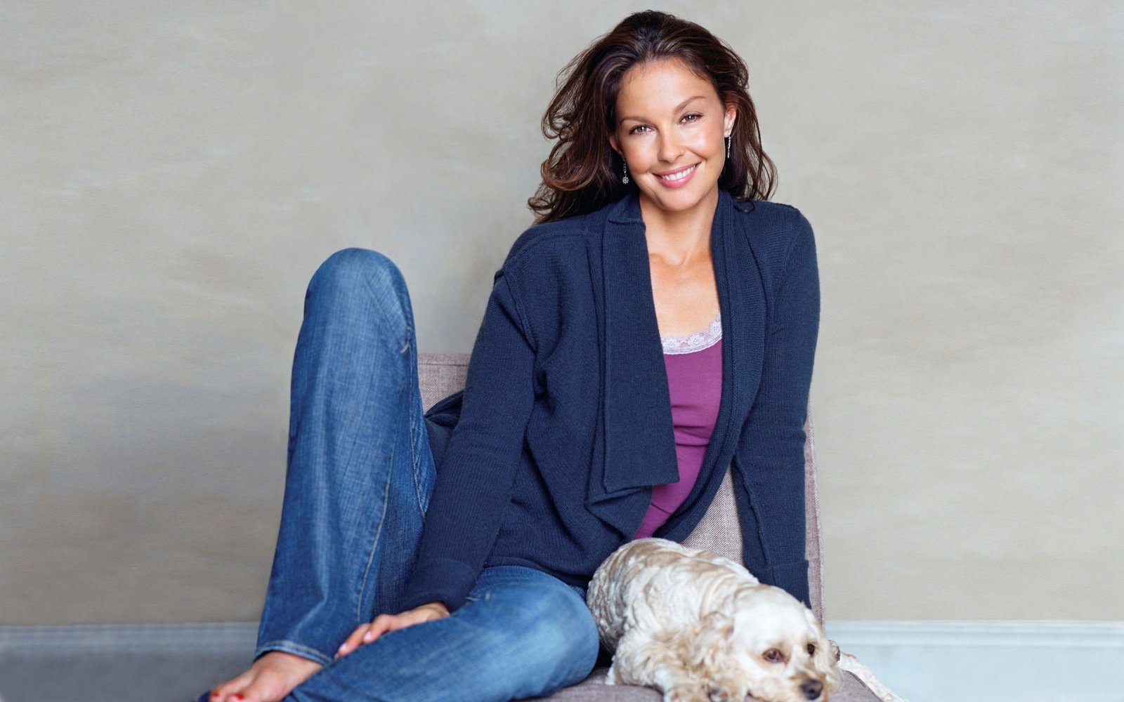 Ashley Judd Smile women's blue cardigan pink top denim jean outfit