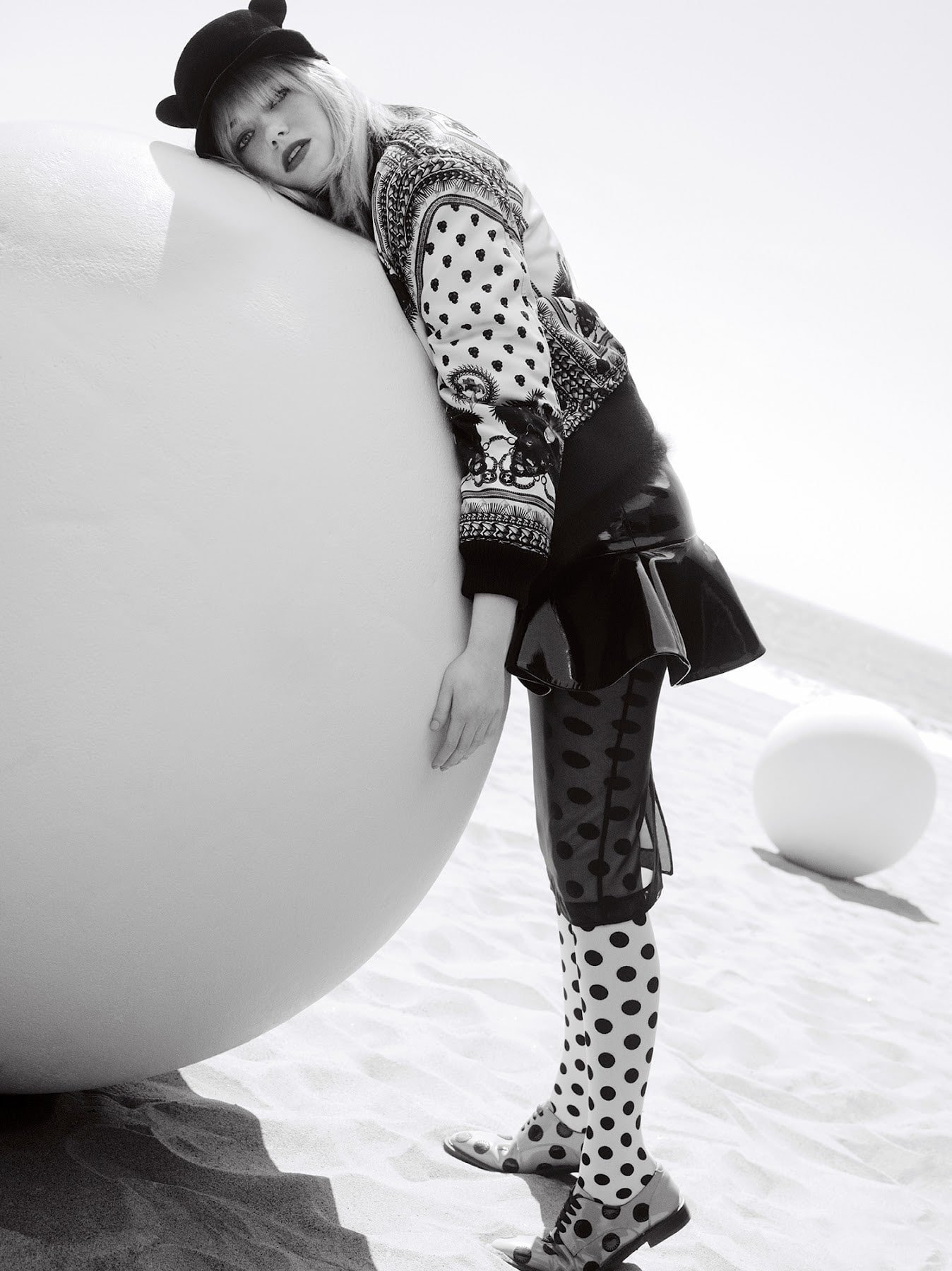 Emma Stone monochrome women balls celebrity actress one person