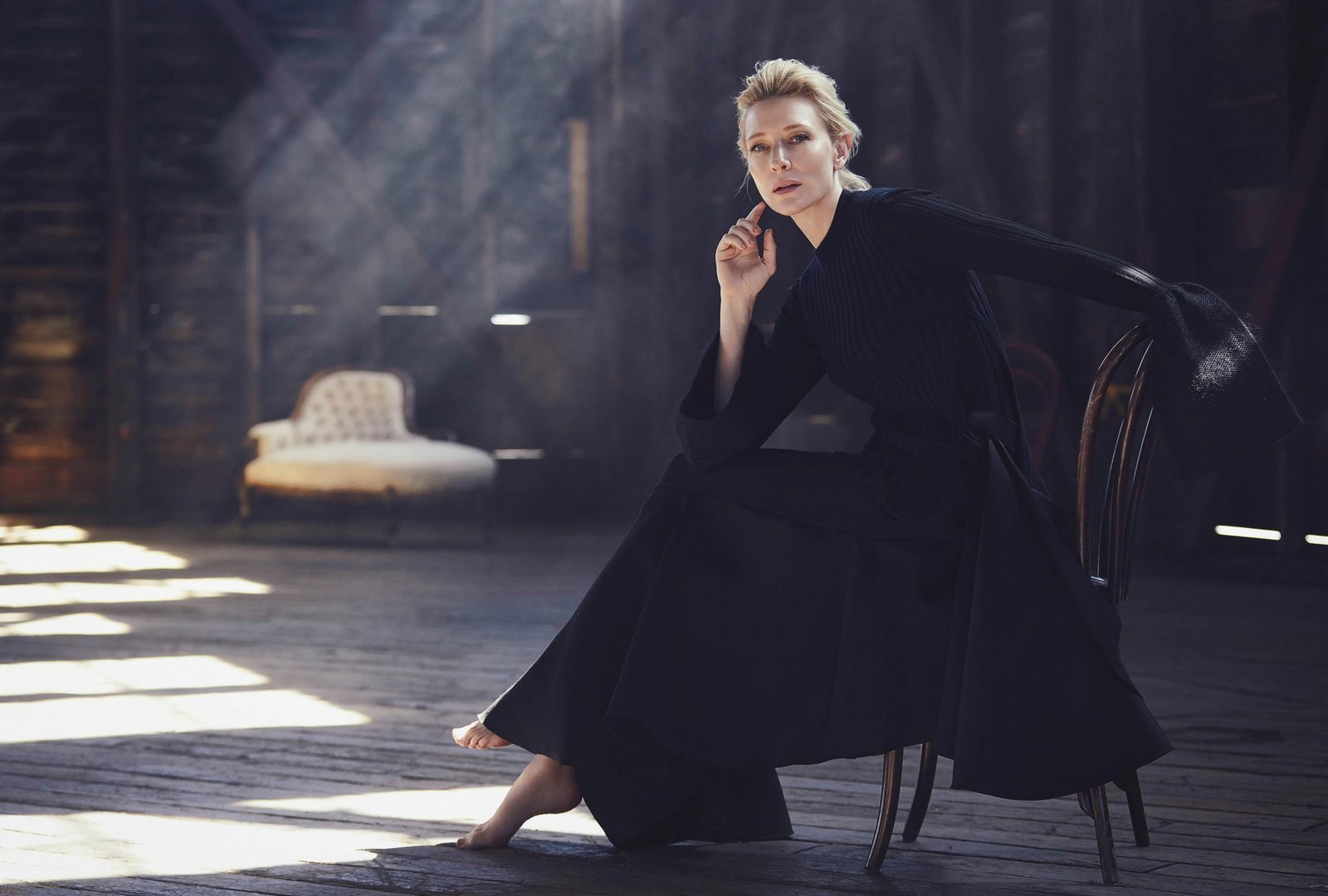 pose dress actress hairstyle blonde photographer sitting 2k