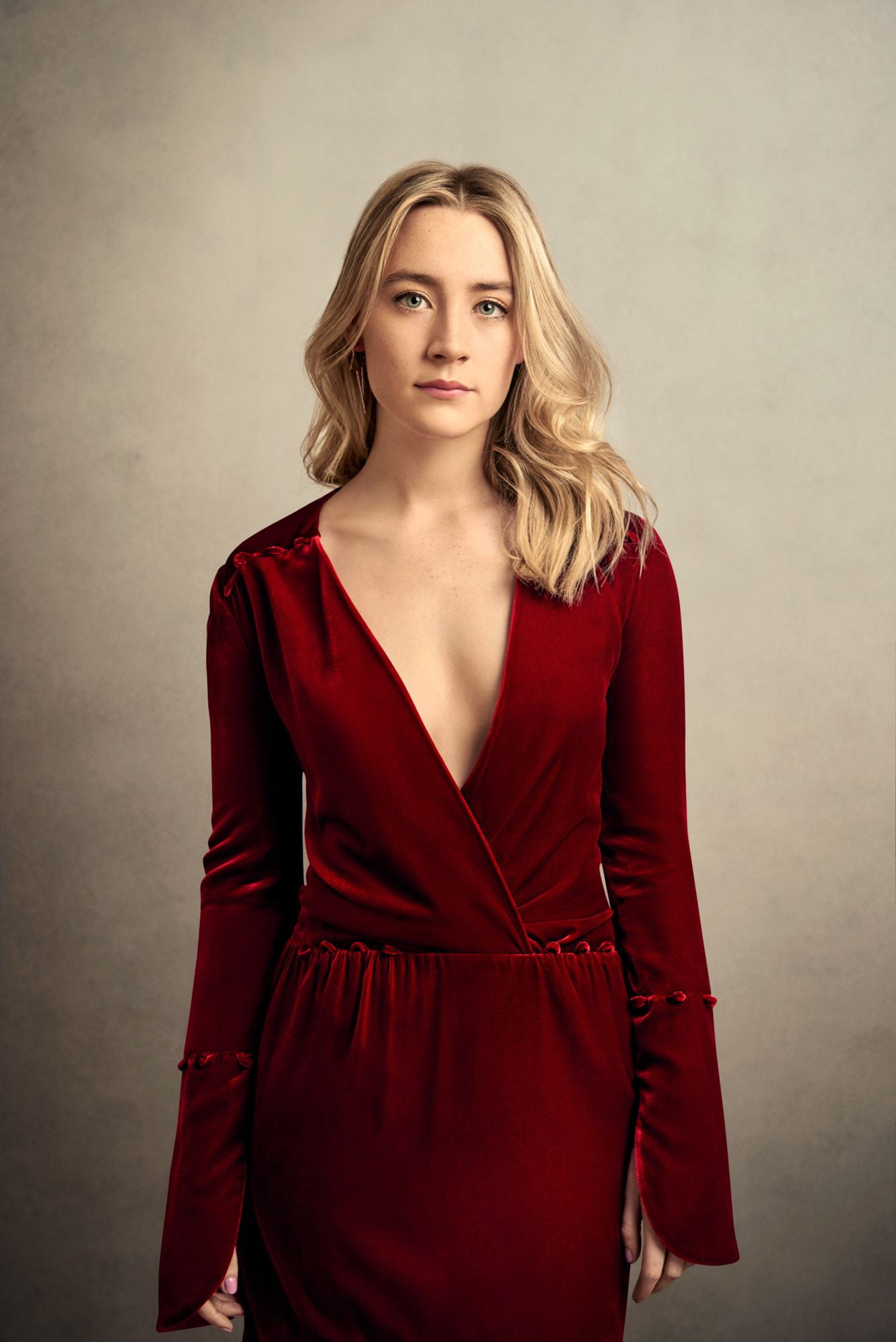 Saoirse Ronan women actress blue eyes blonde Irish simple background