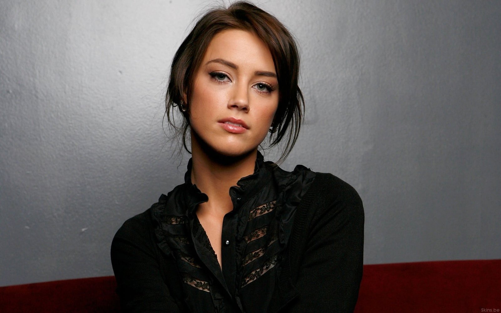 Amber Heard portrait simple background brunette women actress