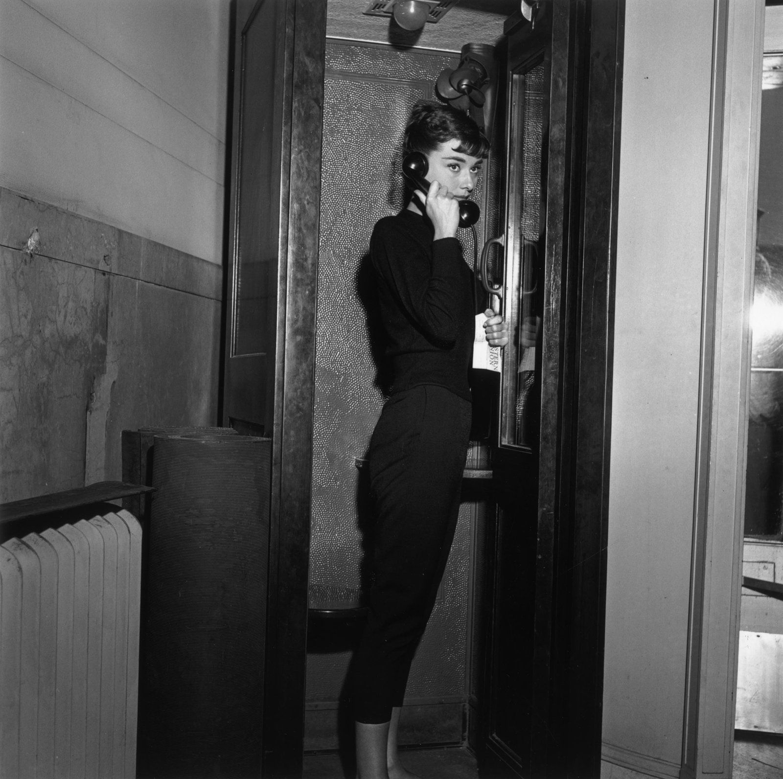 Audrey Hepburn monochrome women actress one person young adult 2k