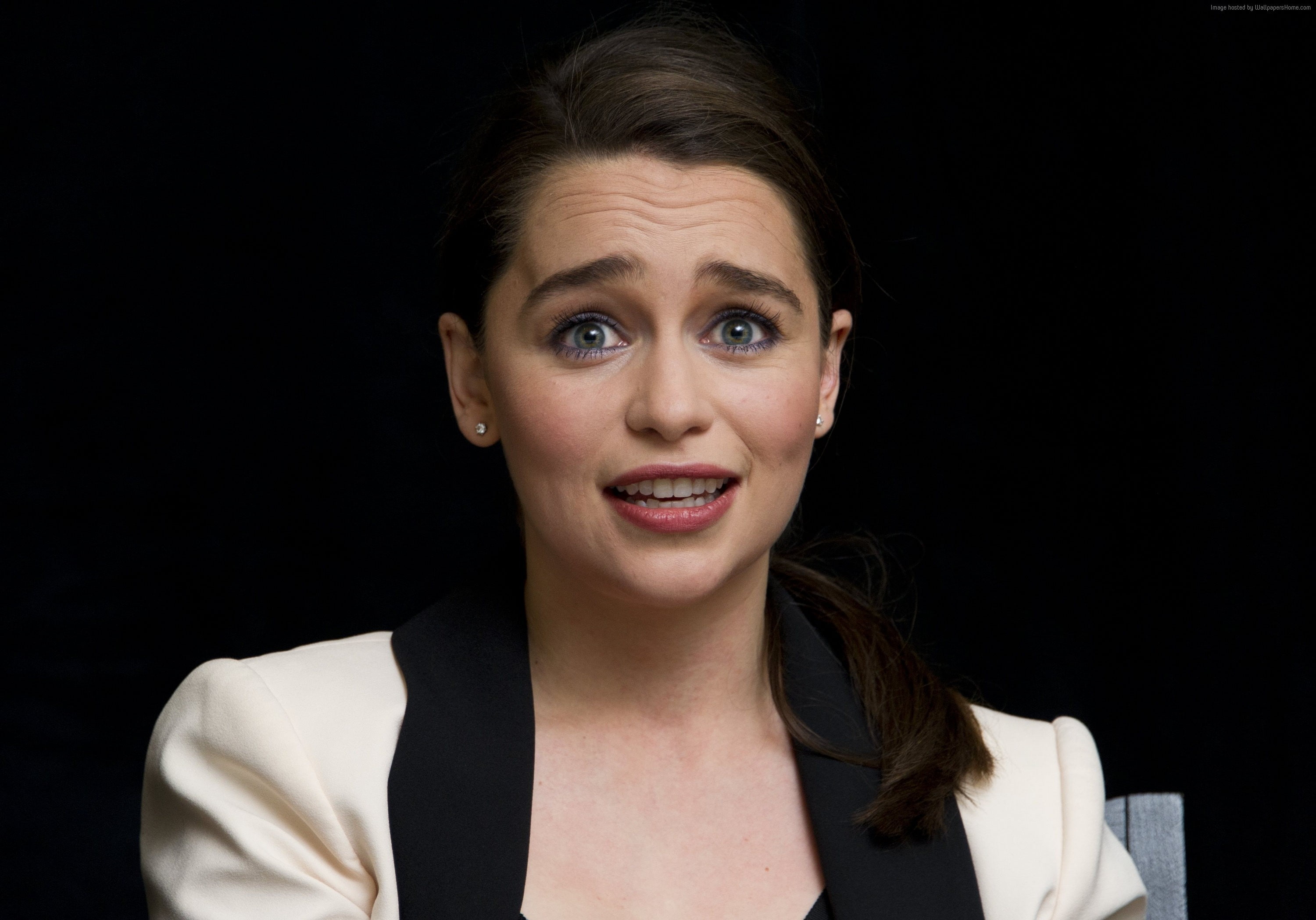 brunette actress Emilia Clarke Most Popular Celebs portrait 2k