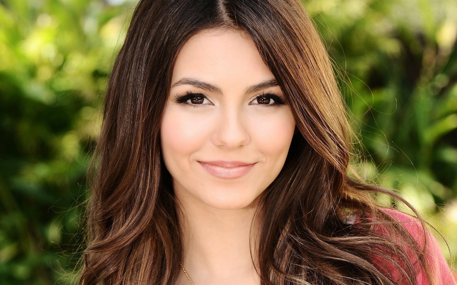 brunette actress women portrait looking at viewer smiling 2k
