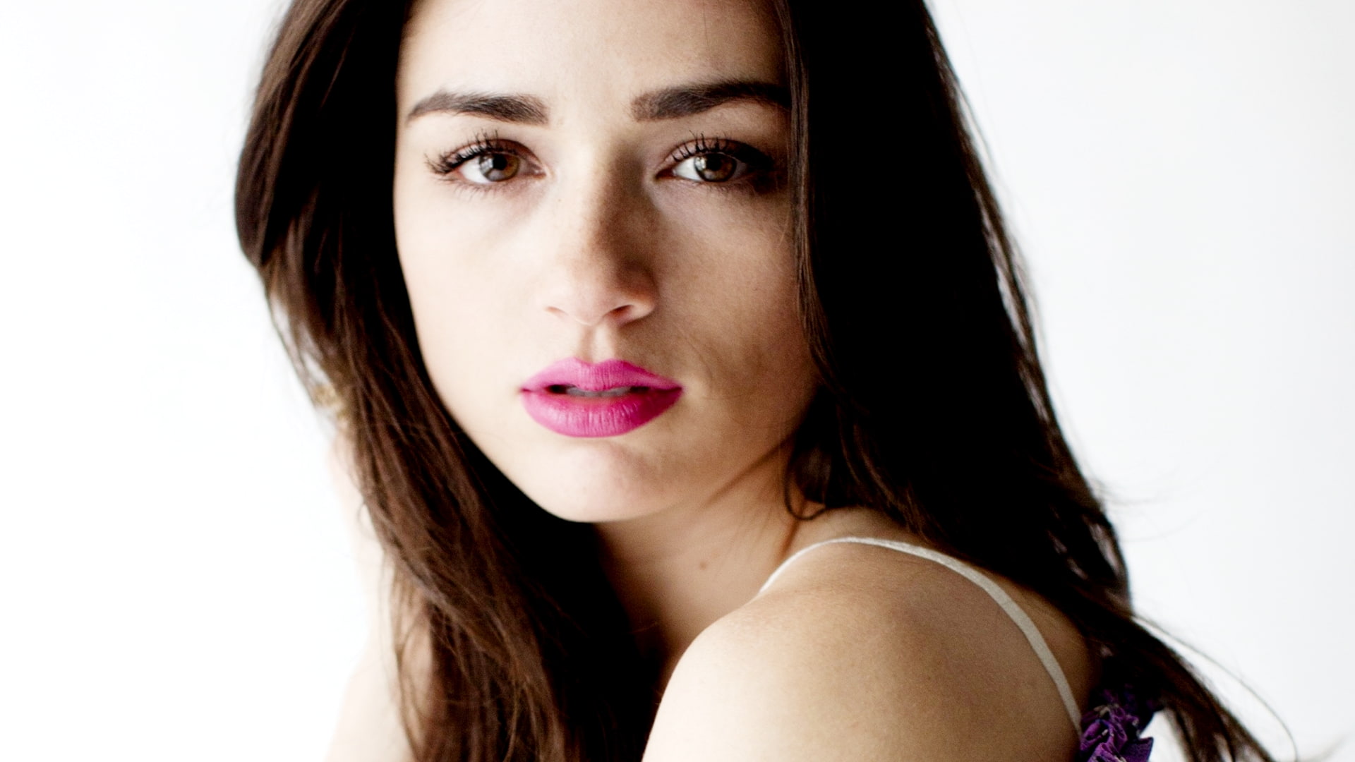 Crystal Reed Actress Face