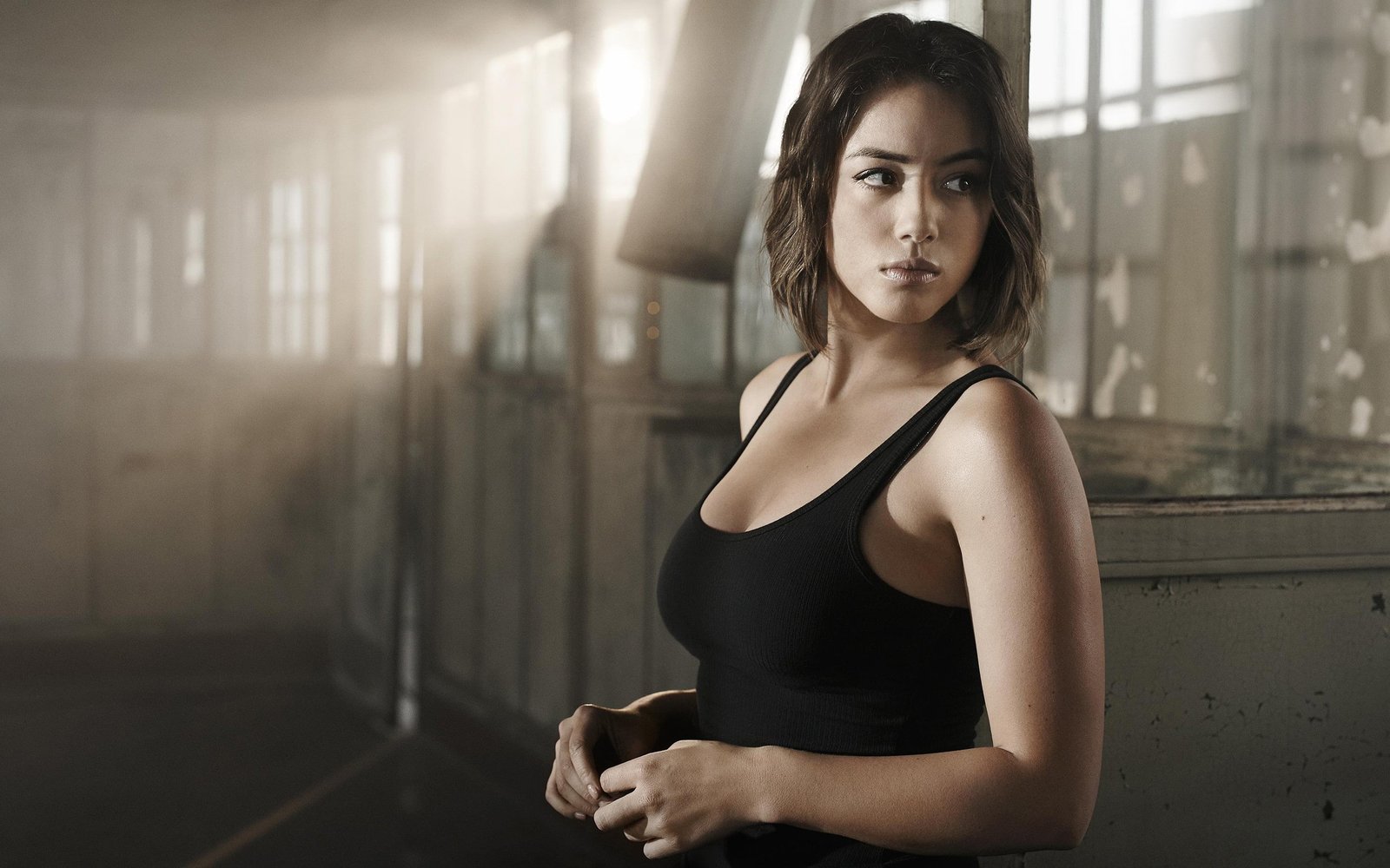 daisy johnson chloe bennet actress celebrity brunette looking away women tank top 2k