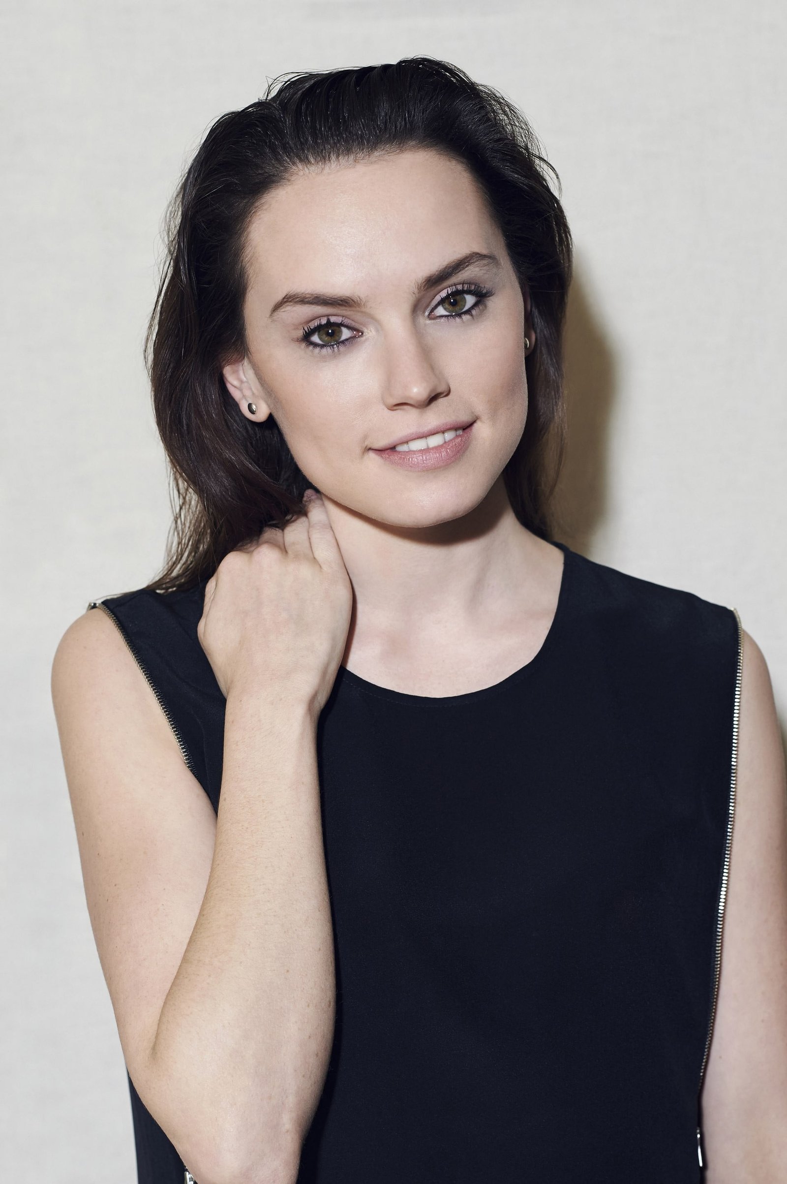 Daisy Ridley women actress brunette beauty one person