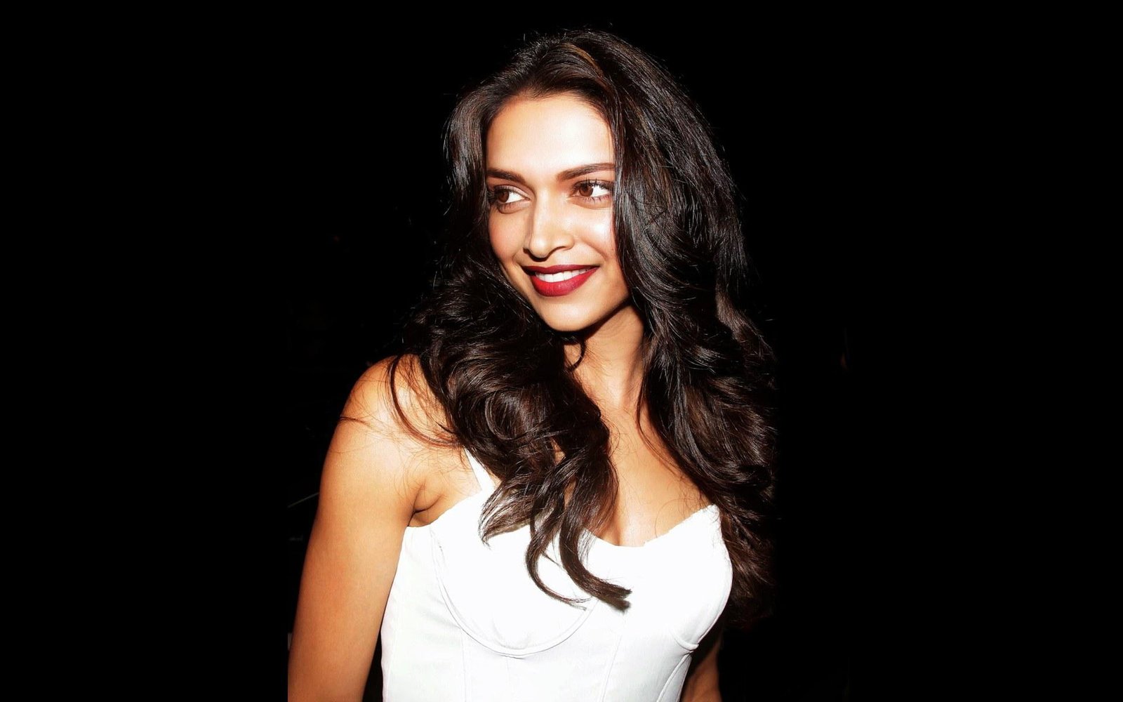 Deepika Padukone Free HD women's whitedress actress