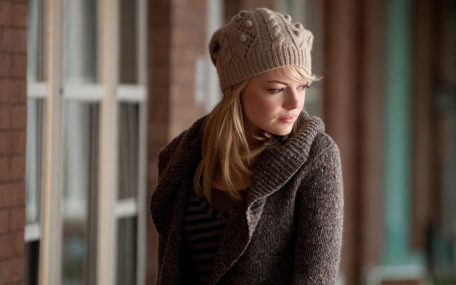 Emma Stone women actress blonde looking away movies The Amazing Spider Man