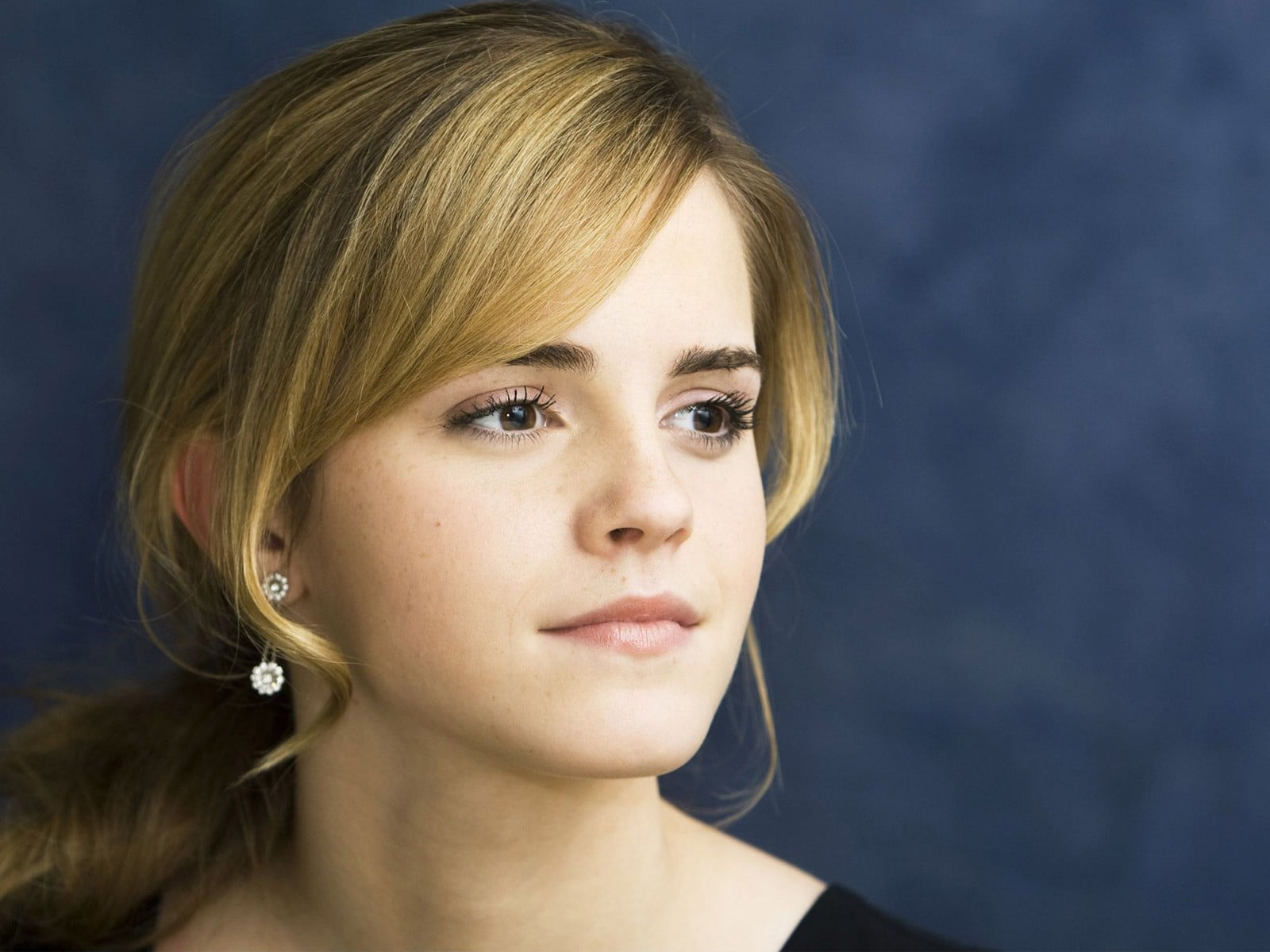 Emma Watson actress celebrity women looking away blonde