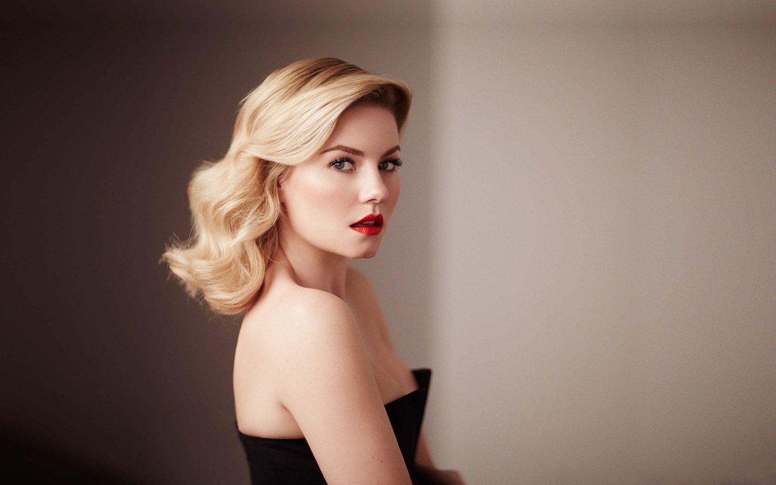 Elisha Cuthbert actress blonde women celebrity simple background 16