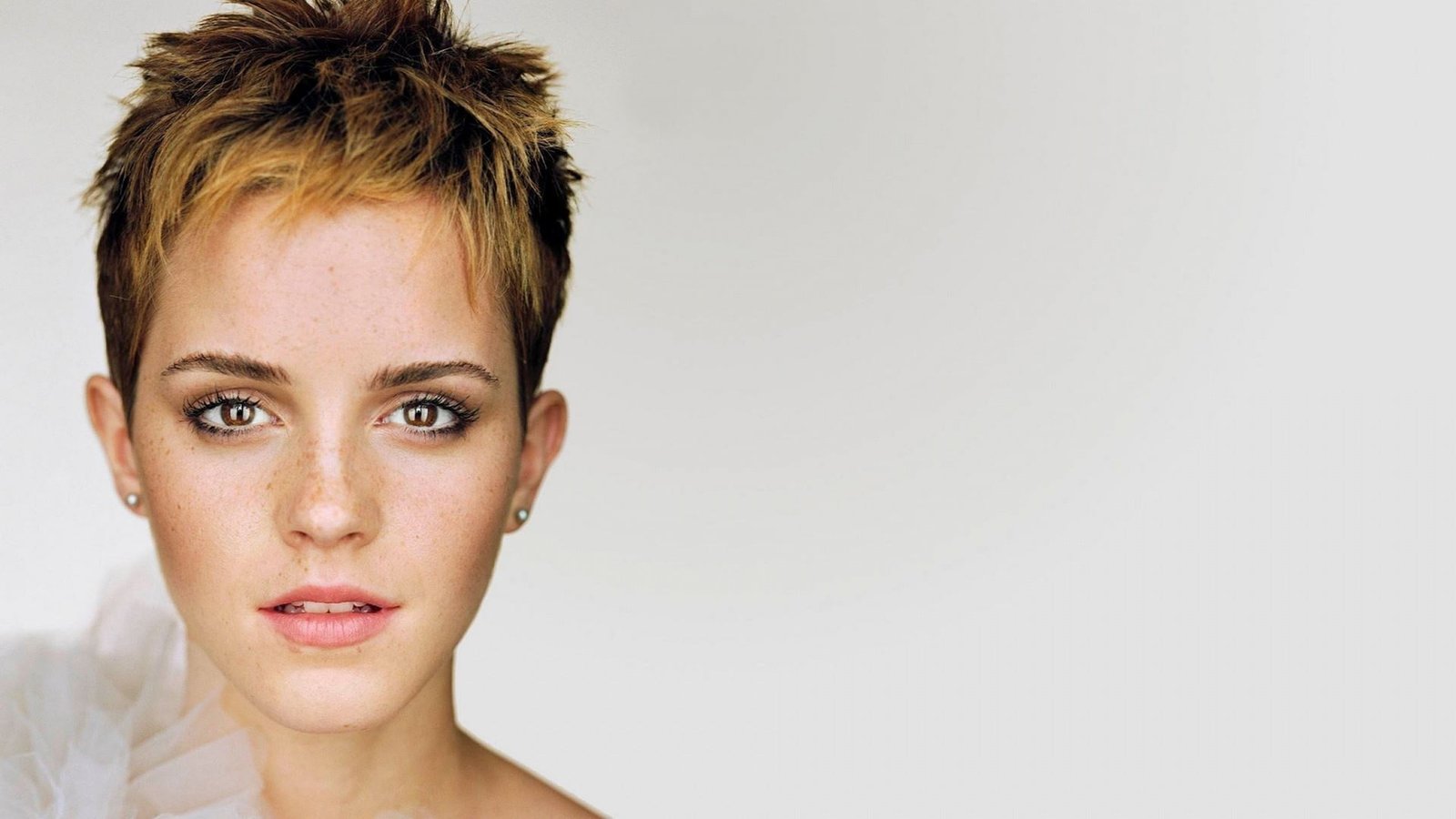 Emma Watson actress short hair brown eyes women closeup