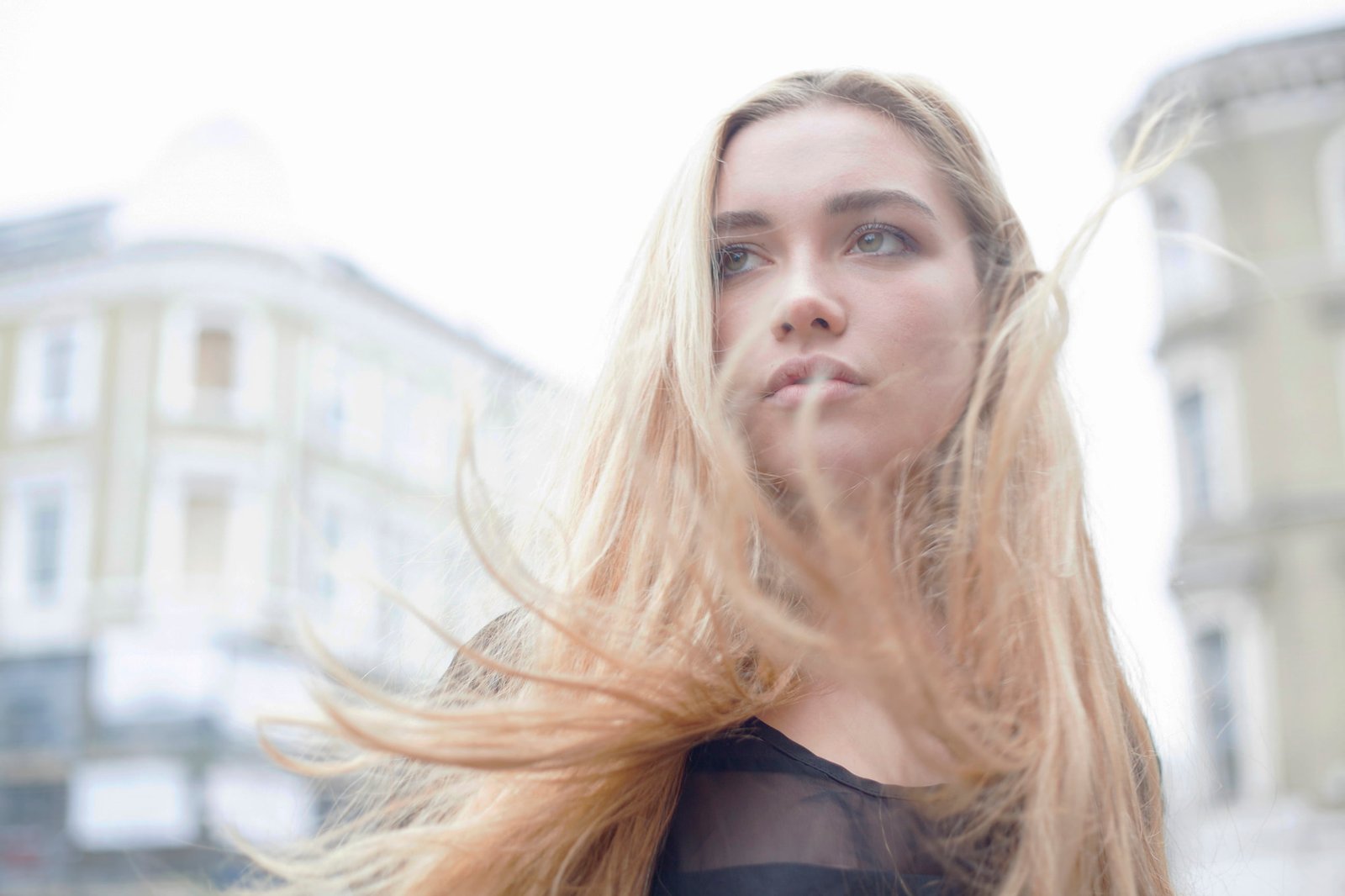 Florence Pugh women actress green eyes long hair building 2k